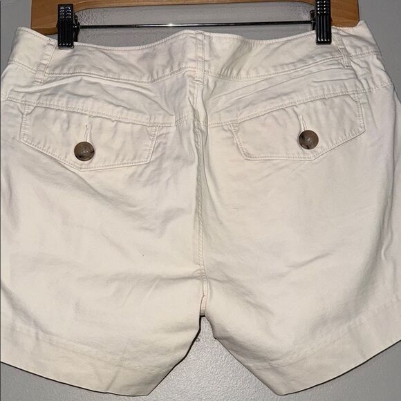 Banana Republic Cream Shorts size 8 - Picture 10 of 10